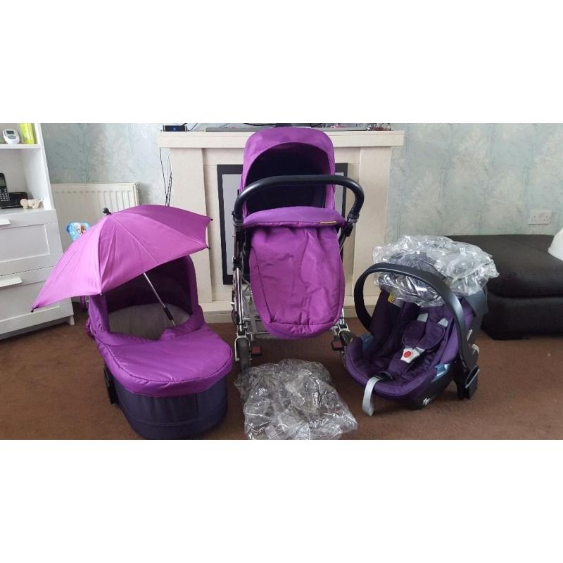 Stunning plum mamas and papas pram conplete with carseat, carrycot, raincovers and umbrella