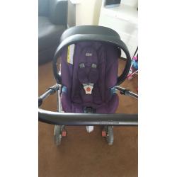 Stunning plum mamas and papas pram conplete with carseat, carrycot, raincovers and umbrella