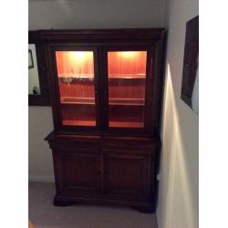 WILLIS GAMBIER Display Cabinet (Louise Philippe collection) - excellent condition