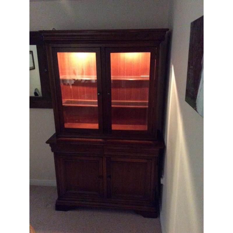 WILLIS GAMBIER Display Cabinet (Louise Philippe collection) - excellent condition