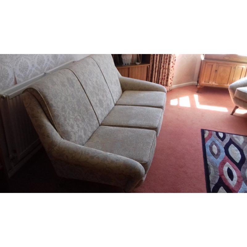 1960s Sofa & 2 chairs - Vintage, authentic and in excellent condition