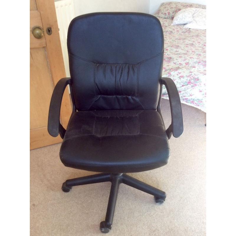 Black wheelie office chair