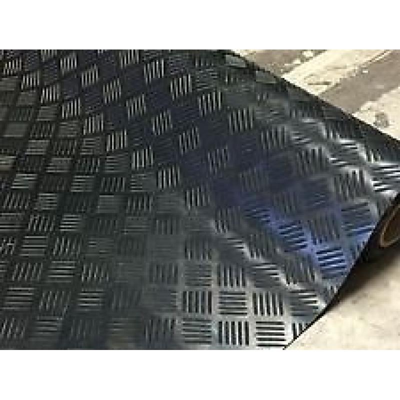 Black 5 bar checker rubber matting