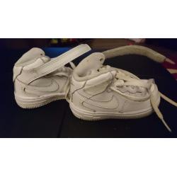 Boys infant size 6.5 nike trainer's