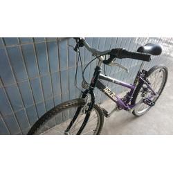 Women's Raleigh Vixen Mountain/Road Bike with Helmet and Lock