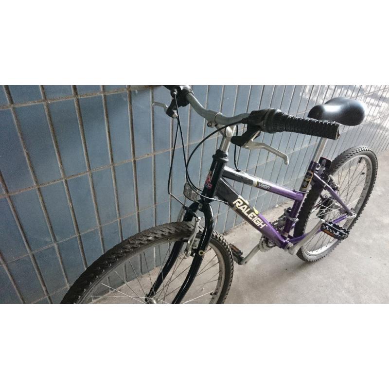 Women's Raleigh Vixen Mountain/Road Bike with Helmet and Lock