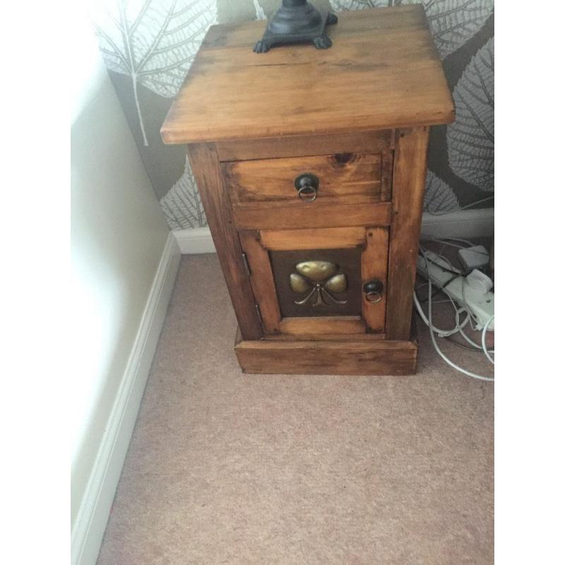 Bedside cabinets