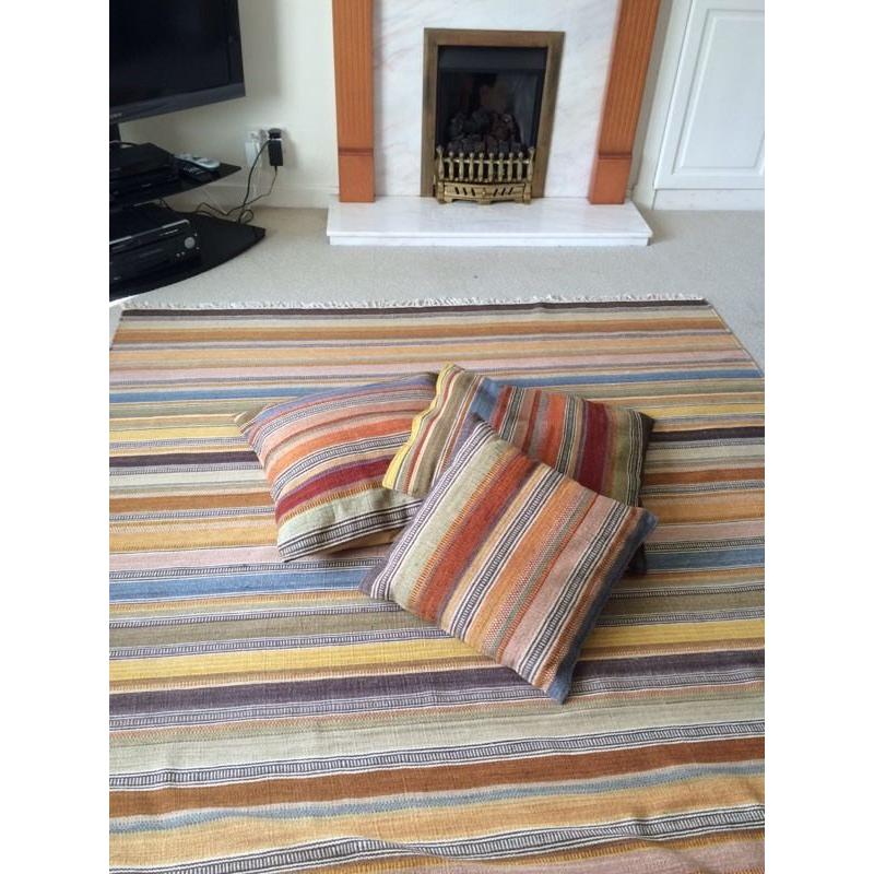 Floor rug and cushions