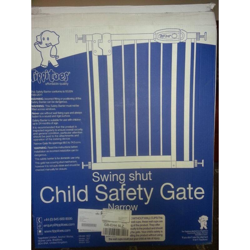 Tippitoes safety gate - white - for doors / stairs 68cm-74cm